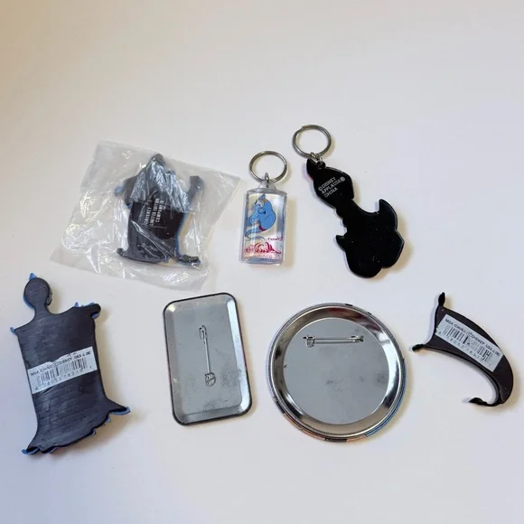 Vintage Disney Aladdin Cast Member Movie Release Bundle- Pins Keychains Magnets - Picture 2 of 12